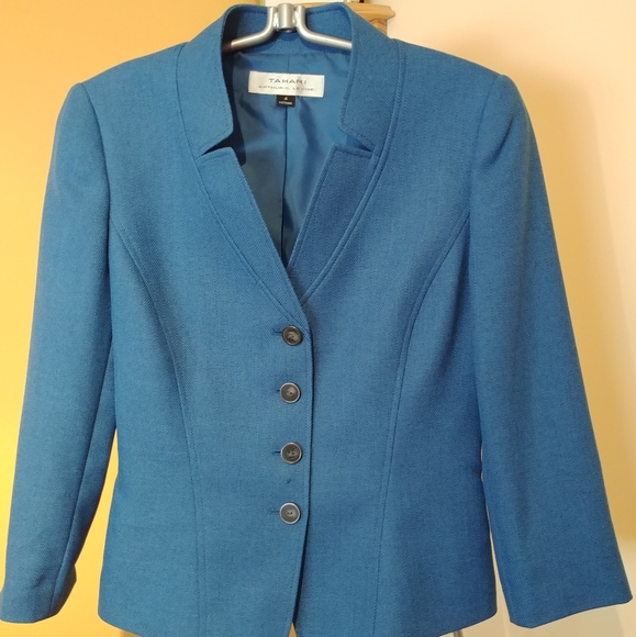 Tahari Jackets & Blazers - Size 4 short elegant blazer